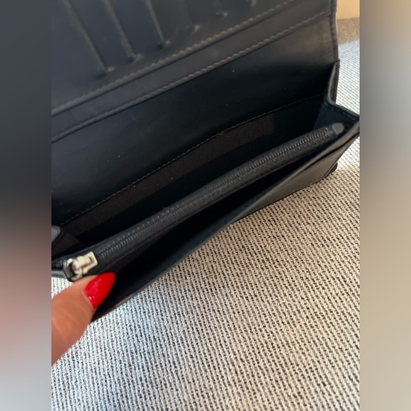 Authentic Chanel Limited Edition Striped Patent L-Yen Wallet - Picture 5 of 6